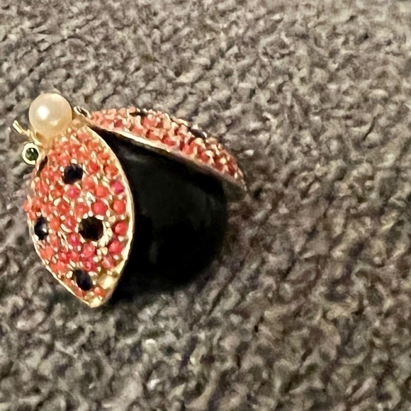 HATTIE CARNEGIE vintage ladybug pin - Picture 6 of 7